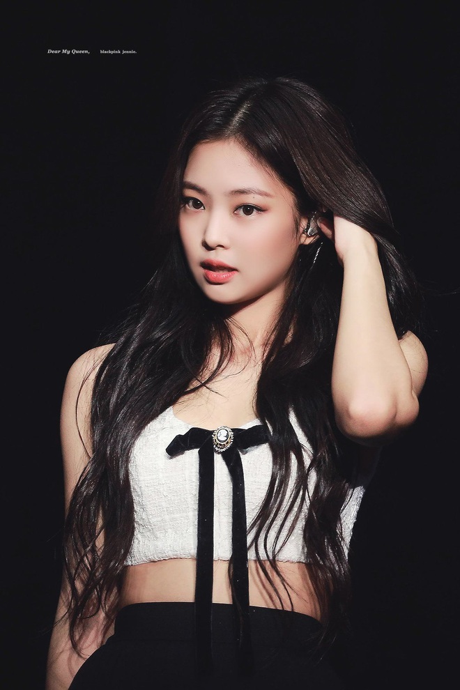 Jennie BLACKPINK quý tộc là biểu tượng thời trang với tóc xoăn đẹp tuyệt vời. Hãy xem hình ảnh để khám phá những cách tạo kiểu tóc xoăn giống như của Jennie, giúp bạn trở nên thời trang và đầy cuốn hút.