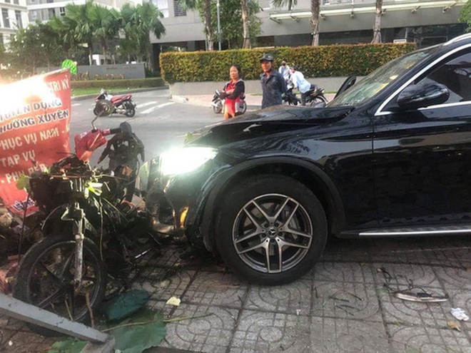 Khởi tố, bắt tạm giam tài xế tông chết người gần sân bay Tân Sơn Nhất  - Ảnh 2.