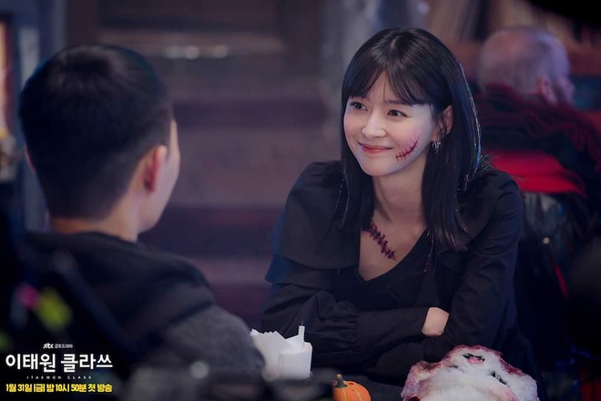 Đang trên đà bùng nổ rating, tình đầu Park Seo Joon ở Tầng Lớp Itaewon bất ngờ nhập viện khi quay phim - Ảnh 2.