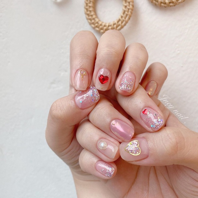 Nail hồng xinh nức nở thế này, các nàng diện đi chơi Valentine thì chỉ có điểm 10 xuất sắc - Ảnh 1.