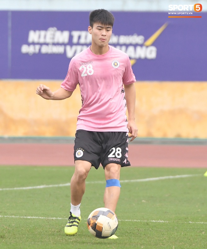 Duy Mạnh phản hồi hài hước màu áo mới của Hà Nội FC: Lúc tím lúc hồng thì biết là nam hay nữ rồi đấy - Ảnh 6.