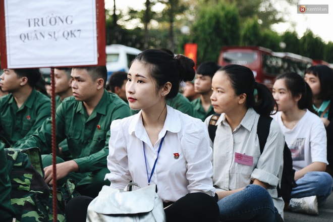 Những nữ tân binh xinh đẹp ở Sài Gòn tình nguyện nhập ngũ, thực hiện nghĩa vụ bảo vệ Tổ Quốc  - Ảnh 4.