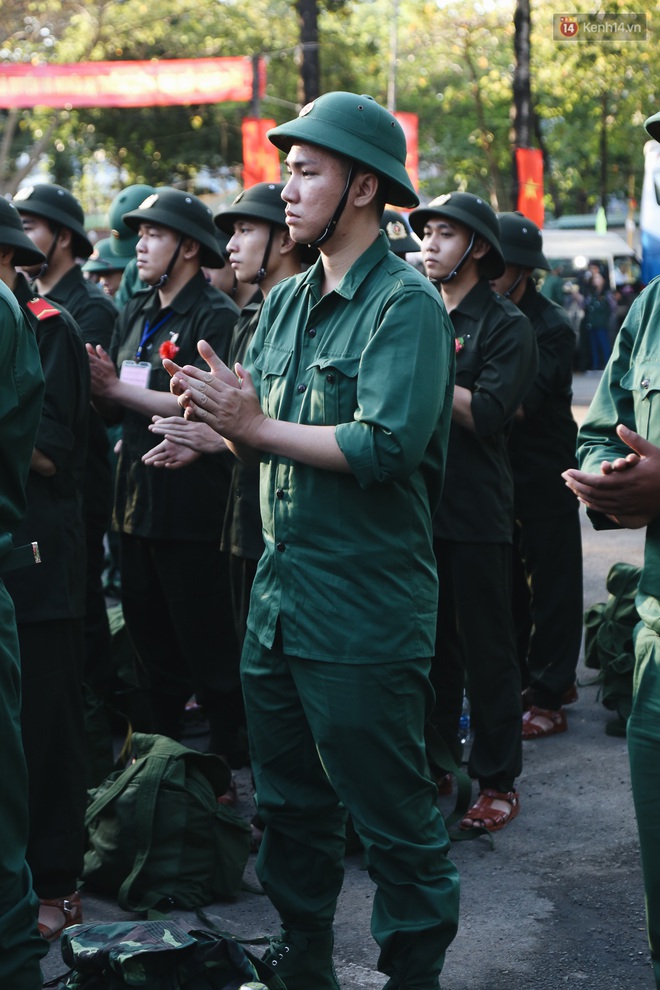 Những nữ tân binh xinh đẹp ở Sài Gòn tình nguyện nhập ngũ, thực hiện nghĩa vụ bảo vệ Tổ Quốc  - Ảnh 11.
