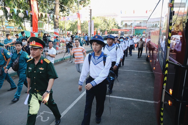 Những nữ tân binh xinh đẹp ở Sài Gòn tình nguyện nhập ngũ, thực hiện nghĩa vụ bảo vệ Tổ Quốc  - Ảnh 13.