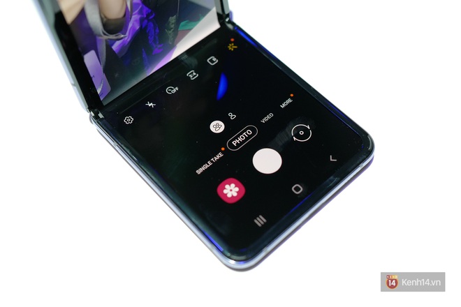 Cận cảnh Galaxy Z Flip: Smartphone màn hình gập vỏ sò độc đáo của Samsung,  giá rẻ chỉ 32 triệu đồng - Ảnh 5.