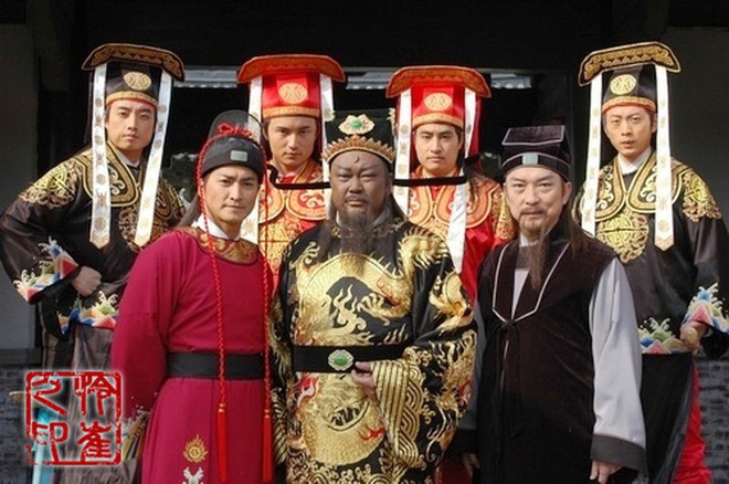 Chết cười với clip bộ sậu Bao C&ocirc;ng s&aacute;ng ph&aacute; &aacute;n tối l&ecirc;n bar, quẩy điệu Kh&aacute; Bảnh th&igrave; chẳng ai giỏi bằng - Ảnh 2.