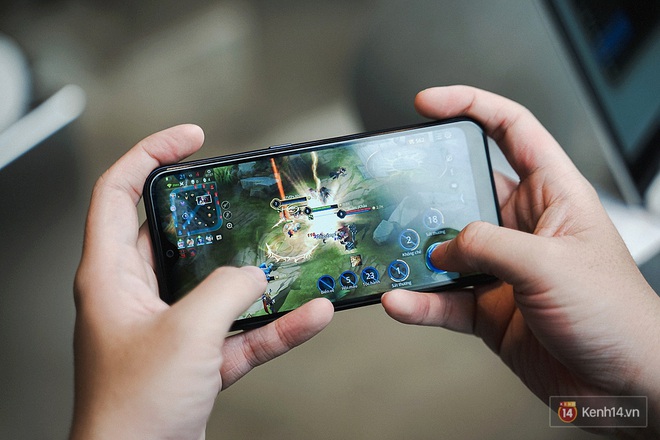 Trong tầm gi&aacute; dưới 3 triệu, Galaxy A01 c&oacute; g&igrave; hay ho, đ&aacute;ng d&ugrave;ng hơn c&aacute;c đối thủ? - Ảnh 2.