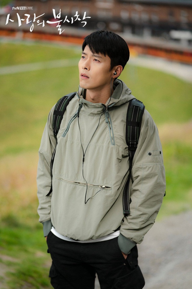 Anh quân nhân Hyun Bin: Tủ đồ hiệu chẳng kém người tình, bất ngờ nhất là chiếc sơ mi chỉ vài trăm khiến hội chị em loạn nhịp - Ảnh 2.