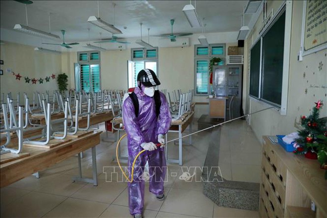 Các trường học Hà Nội tiến hành khử khuẩn lần thứ ba - Ảnh 4.