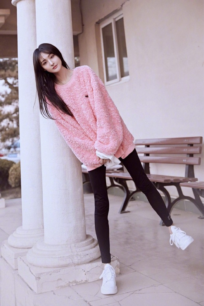Kh&ocirc;ng c&ograve;n l&agrave; mỹ nh&acirc;n thẩm mỹ hỏng, Trịnh Sảng g&acirc;y sốt với bộ ảnh cực xinh khoe nhan sắc ng&agrave;y c&agrave;ng thăng hạng hậu chia tay - Ảnh 5.