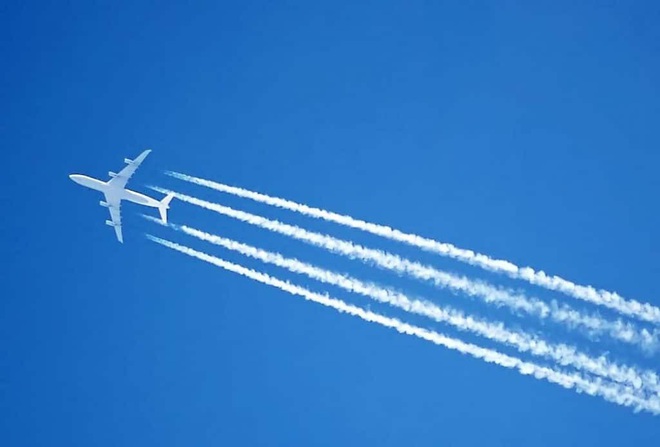 Những vệt máy bay trên bầu trời là một khung cảnh nhạy cảm và đầy cảm hứng. Hãy tô điểm cho nền tảng của bạn bằng những hình nền vệt máy bay trên bầu trời tuyệt đẹp, giúp bạn bùng cháy cảm hứng và sáng tạo.