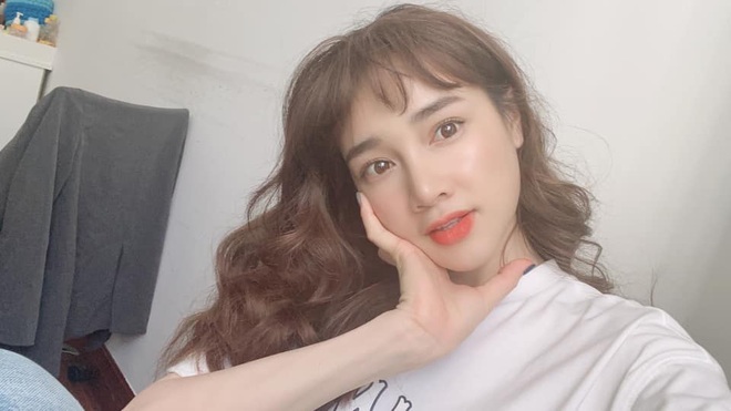 Nhã Phương đổi tóc xoăn “mì tôm bà thím”, nhưng chỉ selfie sương sương thôi đã nhận bão like vì quá xinh - Ảnh 3.