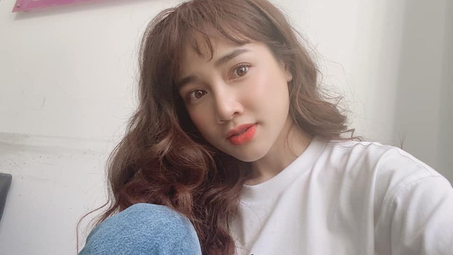 Nhã Phương đổi tóc xoăn “mì tôm bà thím”, nhưng chỉ selfie sương sương thôi đã nhận bão like vì quá xinh - Ảnh 2.