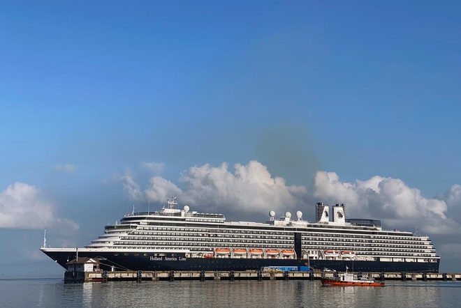 Vụ h&agrave;nh kh&aacute;ch nhiễm bệnh tr&ecirc;n du thuyền Westerdam: X&eacute;t nghiệm lần 2 vẫn dương t&iacute;nh với virus corona - Ảnh 1.