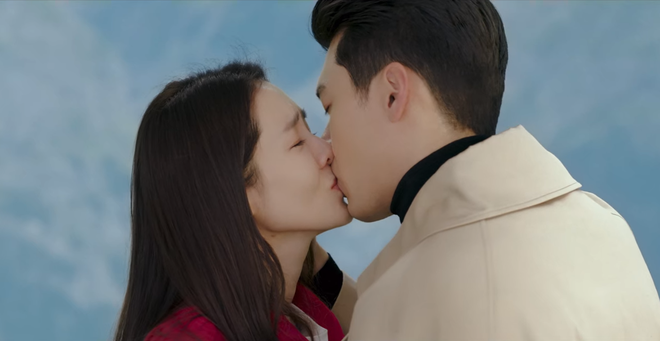 Crash Landing On You vừa kết thúc, netizen Hàn tuyên bố cạch mặt biên kịch vì cái kết của cặp đôi phụ - Ảnh 1.