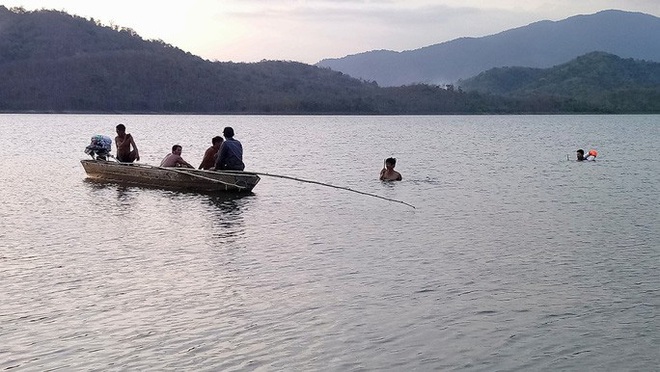 Bình Thuận: Lật thuyền, 1 học sinh mất tích  - Ảnh 2.