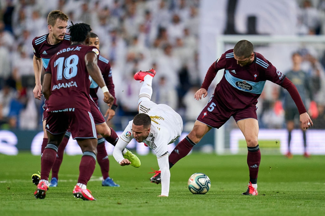 Bản hợp đồng bom tấn thế chỗ Ronaldo trở lại, Real Madrid vẫn mất điểm cay đắng và bị đại kình địch Barcelona áp sát - Ảnh 2.