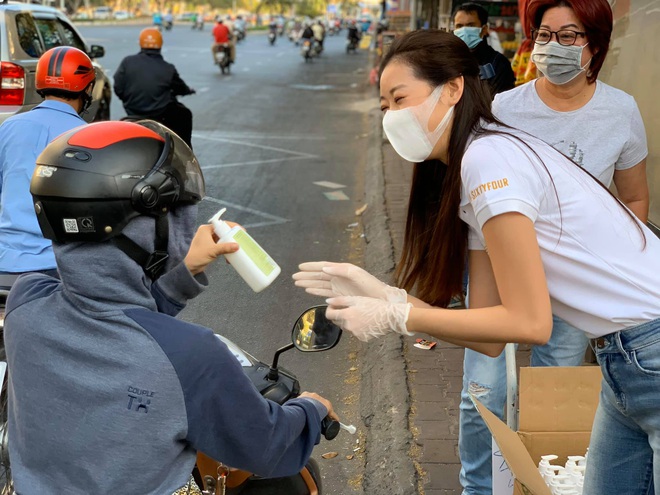 Thêm nhiều nghệ sĩ cùng hưởng ứng tham gia trả lời trắc nghiệm về virus Corona: Chi Pu, Khánh Vân hay Puka có điểm số xuất sắc hơn? - Ảnh 4.