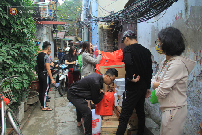 Mùa xuân lặng lẽ của những mảnh đời hàng chục năm ăn Tết tha hương tại xóm chạy thận giữa lòng Thủ Đô - Ảnh 1.