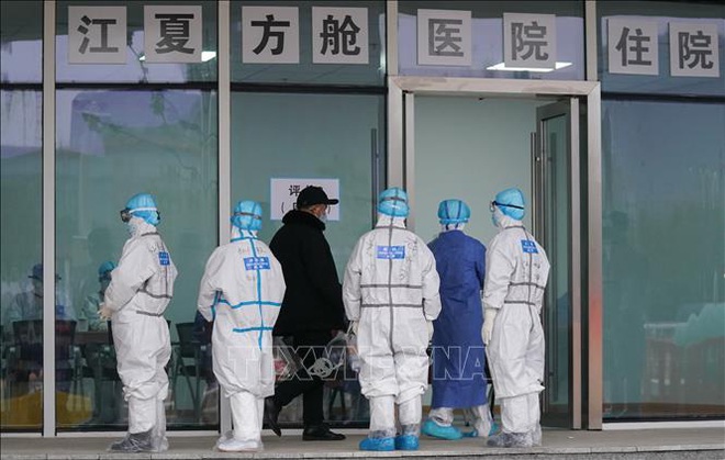  Thêm 105 ca tử vong tại Trung Quốc đại lục do dịch COVID-19  - Ảnh 1.