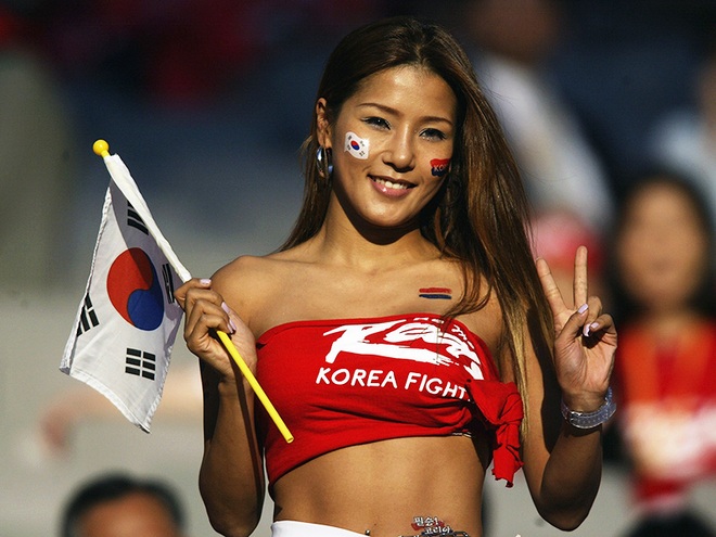 Kiên quyết lấy chồng kém 17 tuổi mặc chỉ trích, giờ Hoa hậu World Cup xứ Hàn rơi nước mắt vì không thể sinh con - Ảnh 1.