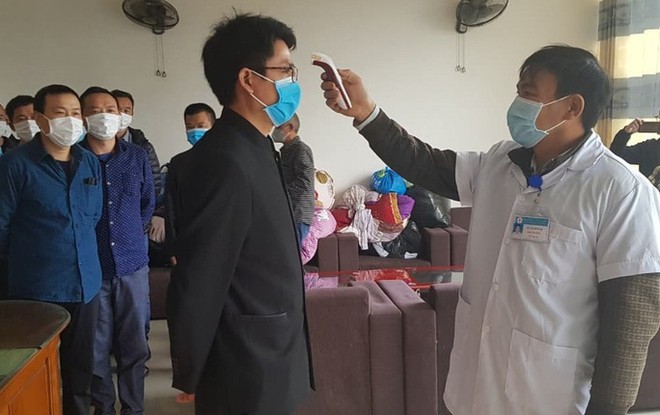 17 lao động Trung Quốc ở c&aacute;ch ly v&igrave; dịch Covid-19 trong kh&aacute;ch sạn được quay lại l&agrave;m việc - Ảnh 1.
