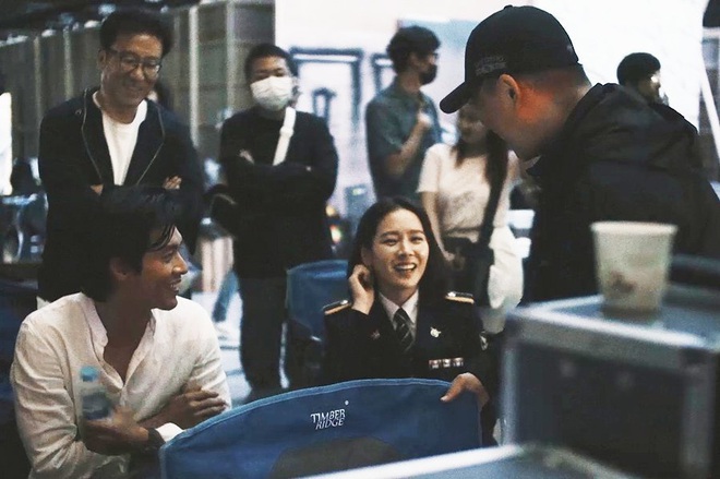 Fan Crash Landing On You nợ The Negotiation một lời cảm ơn: Đây mới là phim se duyên đôi Hyun Bin và Son Ye Jin này! - Ảnh 11.