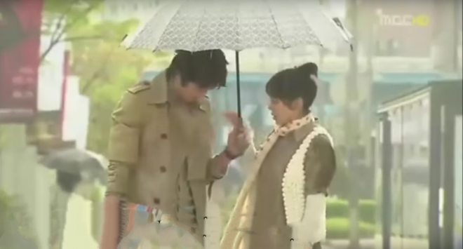 Sau Crash Landing On You, Son Ye Jin trở thành nữ thần cua trai bằng thời tiết: Chỉ cần hẹn hò dưới mưa là crush sẽ đổ - Ảnh 7.