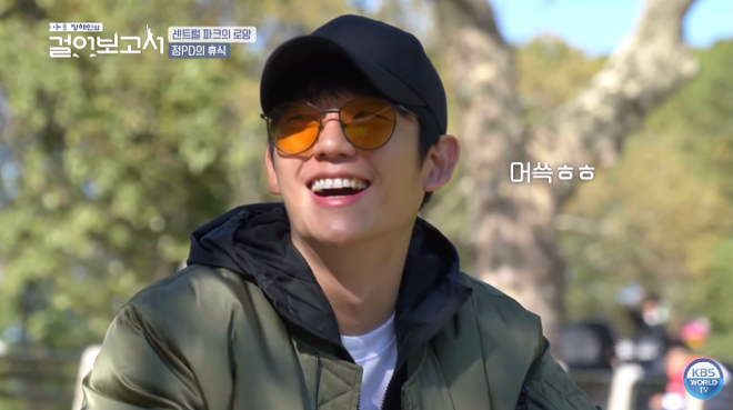 Jung Hae In phấn kh&iacute;ch hệt như một đứa trẻ v&igrave; cuối c&ugrave;ng cũng được đặt ch&acirc;n tới điểm đến nằm trong bucket list của m&igrave;nh - Ảnh 13.