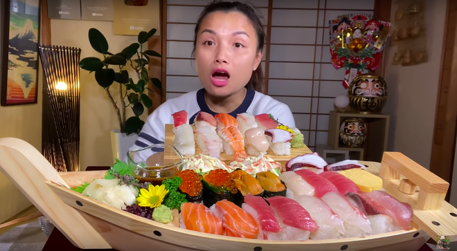 Góc dễ thương: Chiếc thuyền sushi trong vlog mới của Quỳnh Trần JP suýt… trôi đi vì quá nặng, ngồi ăn mà phải lo giữ không rơi mất! - Ảnh 10.