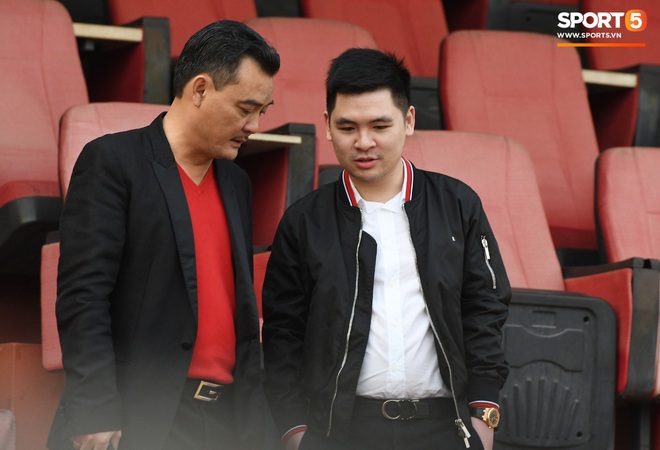 Chủ tịch 9x của CLB Hà Nội ngại ống kính nhưng tuyên bố đanh thép: Cầu thủ nào có định hướng ra nước ngoài đều được tạo điều kiện - Ảnh 1.