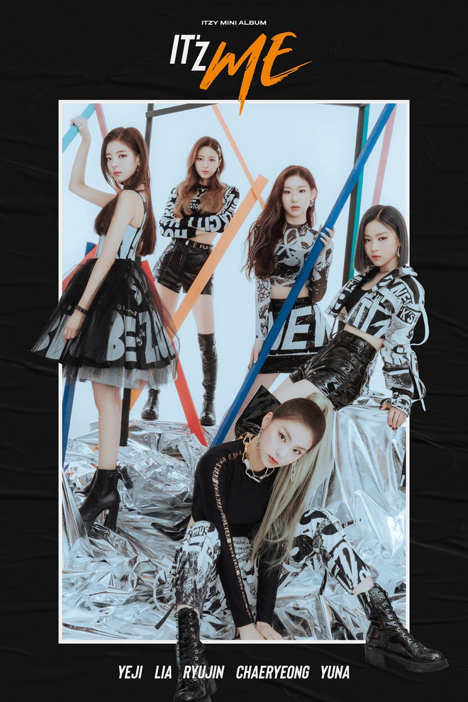 ITZY tung ảnh teaser version rõ mặt: Concept đi theo lối mòn, center Ryujin tiếp tục ra rìa nhưng vị trí ngồi không gây tranh cãi bằng… kiểu tóc - Ảnh 1.