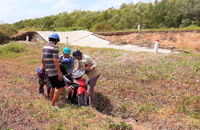 Kinh hoàng sụp lún, sạt lở đất chưa từng thấy ở Cà Mau - Ảnh 7.