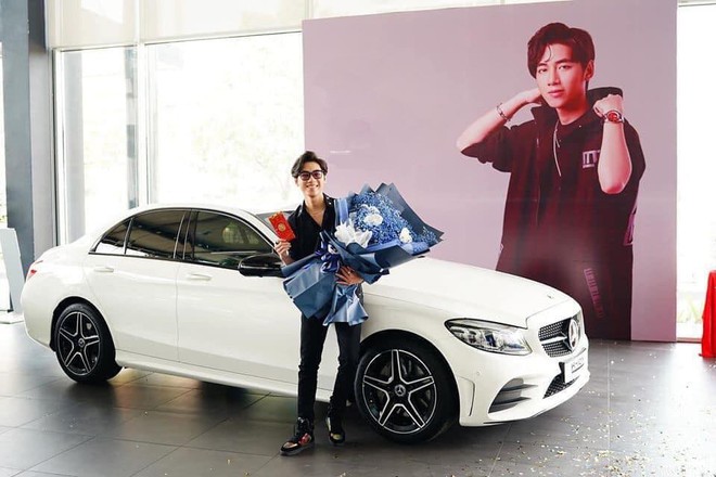 K-ICM tậu xe sang ngay đầu năm mới, cuối c&ugrave;ng cũng c&oacute; c&acirc;u trả lời cho vấn đề tuổi thật g&acirc;y x&ocirc;n xao bấy l&acirc;u? - Ảnh 2.