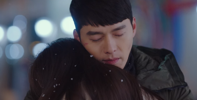 Xót xa vì Son Ye Jin bị anh trai chà đạp, Hyun Bin khiến chị em nhũn tim vì cái ôm dỗ dành ở tập 11 Crash Landing on You - Ảnh 3.