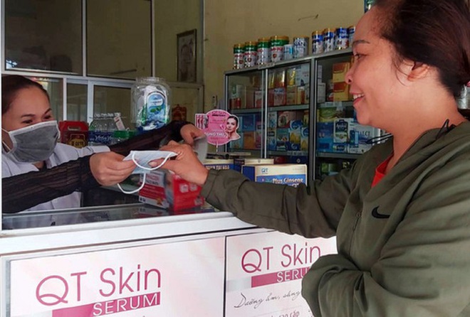 R&uacute;t giấy ph&eacute;p nh&agrave; thuốc b&aacute;n khẩu trang y tế gi&aacute; cắt cổ - Ảnh 1.