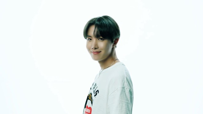 N&oacute;ng bỏng tay với trailer comeback thứ 2 của BTS: j-hope khoe ảnh hồi b&eacute; si&ecirc;u đ&aacute;ng y&ecirc;u, từ nhạc tới visual đều cực đỉnh! - Ảnh 2.