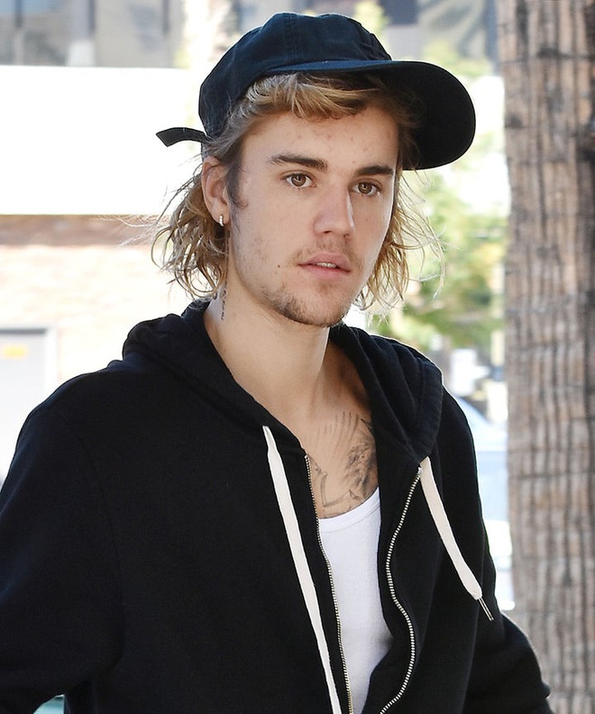 Justin Bieber bỗng l&ecirc;n top Naver v&igrave; loạt ảnh dạo phố, khiến b&aacute;o ch&iacute; xứ H&agrave;n thốt l&ecirc;n: C&oacute; đ&uacute;ng l&agrave; mới 25 tuổi kh&ocirc;ng? - Ảnh 3.