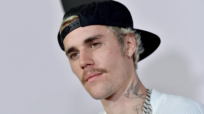 Justin Bieber bỗng l&ecirc;n top Naver v&igrave; loạt ảnh dạo phố, khiến b&aacute;o ch&iacute; xứ H&agrave;n thốt l&ecirc;n: C&oacute; đ&uacute;ng l&agrave; mới 25 tuổi kh&ocirc;ng? - Ảnh 4.