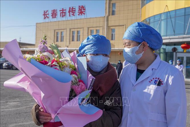 243 bệnh nh&acirc;n nhiễm virus Corona tại Trung Quốc đ&atilde; được xuất viện  - Ảnh 1.