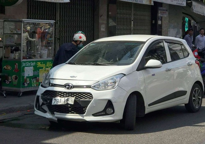 Một phụ nữ l&aacute;i xe con g&acirc;y tai nạn li&ecirc;n ho&agrave;n, 4 người thương vong - Ảnh 1.