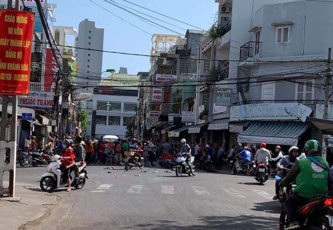 Một phụ nữ l&aacute;i xe con g&acirc;y tai nạn li&ecirc;n ho&agrave;n, 4 người thương vong - Ảnh 2.