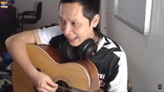 Say như điếu đổ với m&agrave;n ngẫu hứng những bản hit Vpop Việt cực chất của thầy Ba, th&aacute;nh Hương Ly cũng phải ch&agrave;o thua - Ảnh 1.