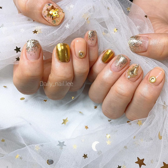 Tham khảo 20 mẫu nail mạ vàng cực đẹp và sang đang rất hot tại Hàn Quốc - Ảnh 15.