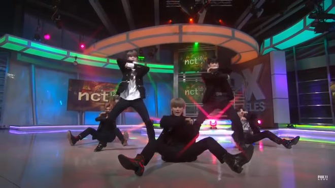 Lần đầu đi show Mỹ, ITZY khiến netizen tranh c&atilde;i v&igrave; mặc lại đồ cũ, biểu diễn kh&ocirc;ng cầm micro - Ảnh 7.