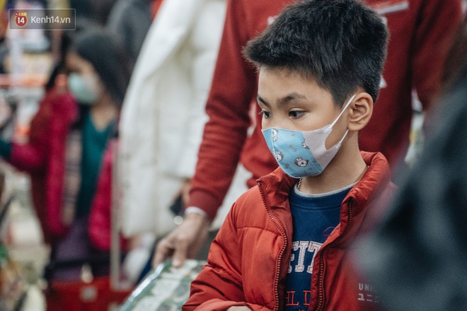 Học sinh được nghỉ 1 tuần ph&ograve;ng dịch virus Corona, phụ huynh ph&acirc;n c&ocirc;ng: Lương ai thấp hơn th&igrave; ở nh&agrave; tr&ocirc;ng con - Ảnh 2.