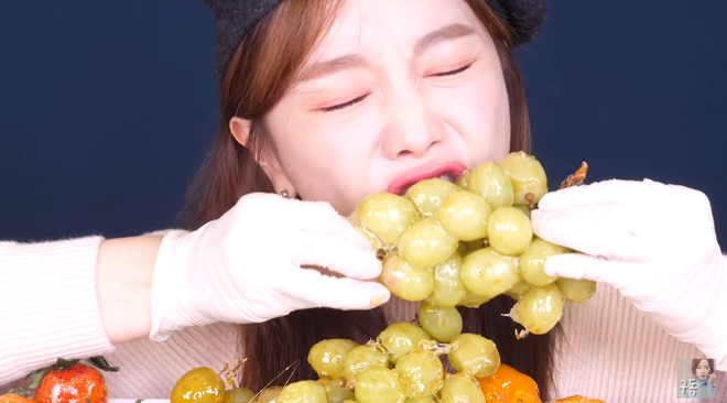 Hiếm hoi lắm mới thấy Ssoyoung thôi mukbang những con bơi dưới nước nhưng người xem lại hụt hẫng vì cho rằng clip lần này quá nhàm chán - Ảnh 3.