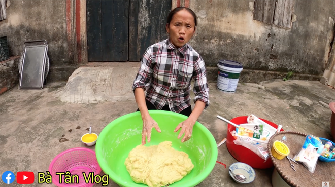 Nghe bà Tân Vlog bảo làm bánh đơ-lút thì thách ai đoán được là gì, hoá ra là món ăn vặt quen thuộc mà nhiều bạn trẻ yêu thích - Ảnh 3.