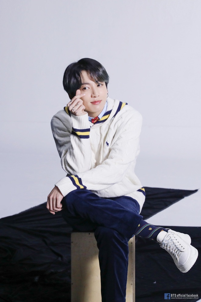 BTS khiến cả thế giới dậy sóng vì comeback, nhưng netizen chỉ dán mắt vào màn lộ hàng của em út Jungkook - Ảnh 8.