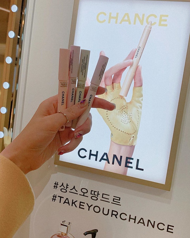 Chanel tung dòng nước hoa dạng bút chì độc lạ